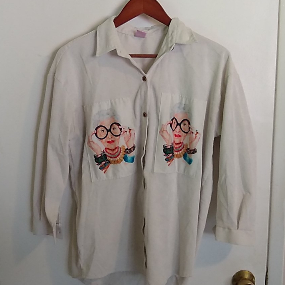 GRANNY'S ALWAYS WATCHING BUTTON DOWN